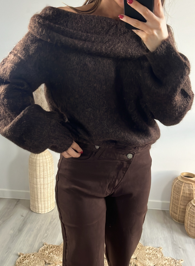 LOLA - Off-the-Shoulder Choco Sweater