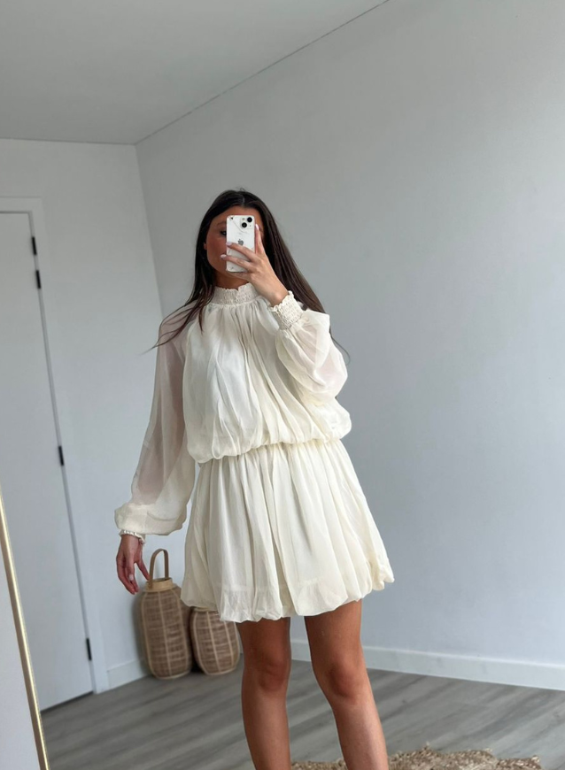 ALIEN - White dress