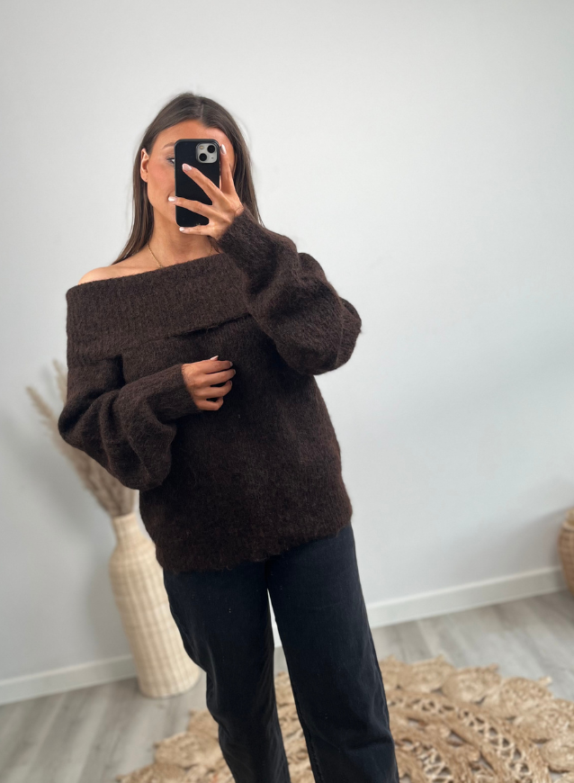 LOLA - Off-the-Shoulder Choco Sweater