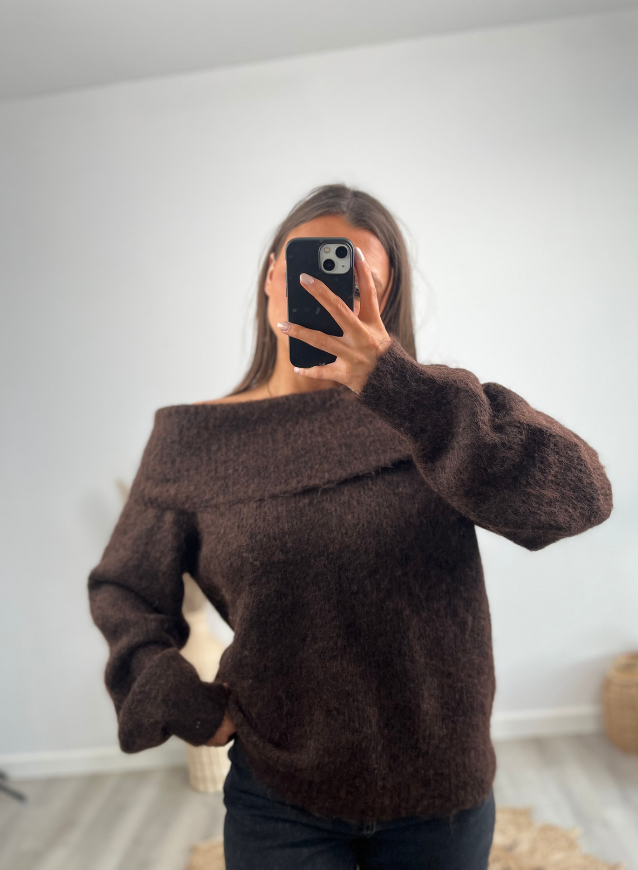 LOLA - Off-the-Shoulder Choco Sweater